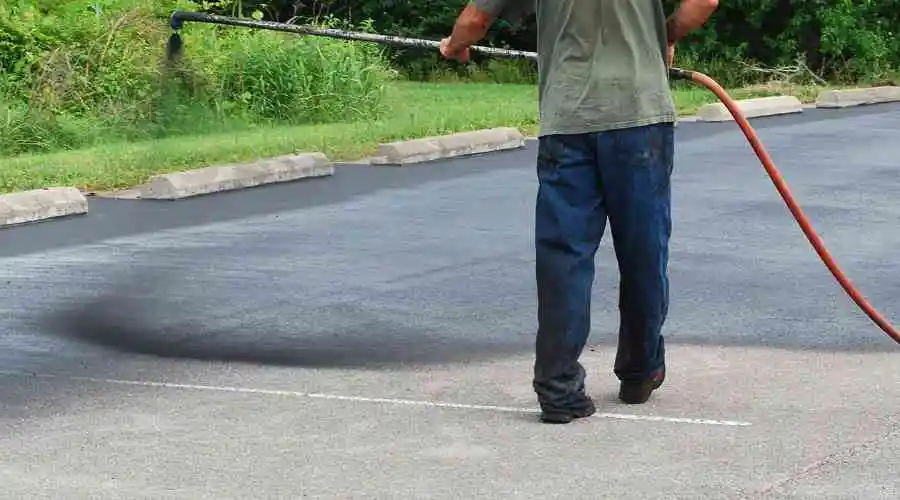 8 Asphalt Pavement Issues – And How To Fix Them